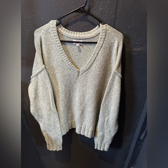 Women’s Lucky Brand Heather Green V-Neck Sweater Relaxed Fit - Picture 1 of 3